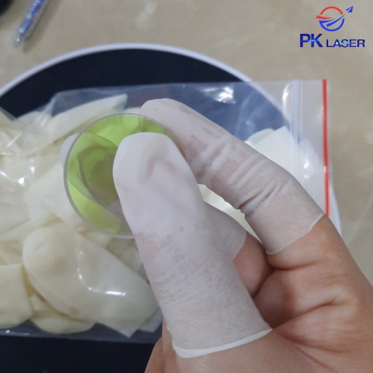 Bao tay xỏ ngón dùng trong thay kính