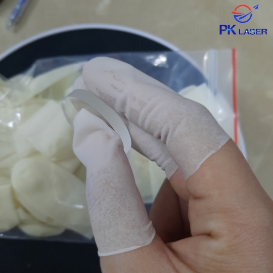 Bao tay xỏ ngón dùng trong thay kính